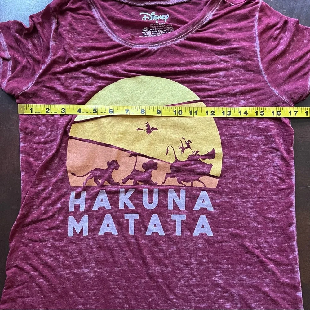 Disney the Lion King hakuna Matata Maroon T-shirt, Size S - Picture 8 of 8